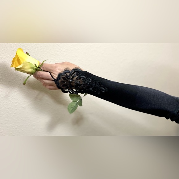 LOVARTS BEAUTY Long Wedding Gloves Lace Bridal Fancy Dress Prom Opera Gloves - Picture 3 of 11